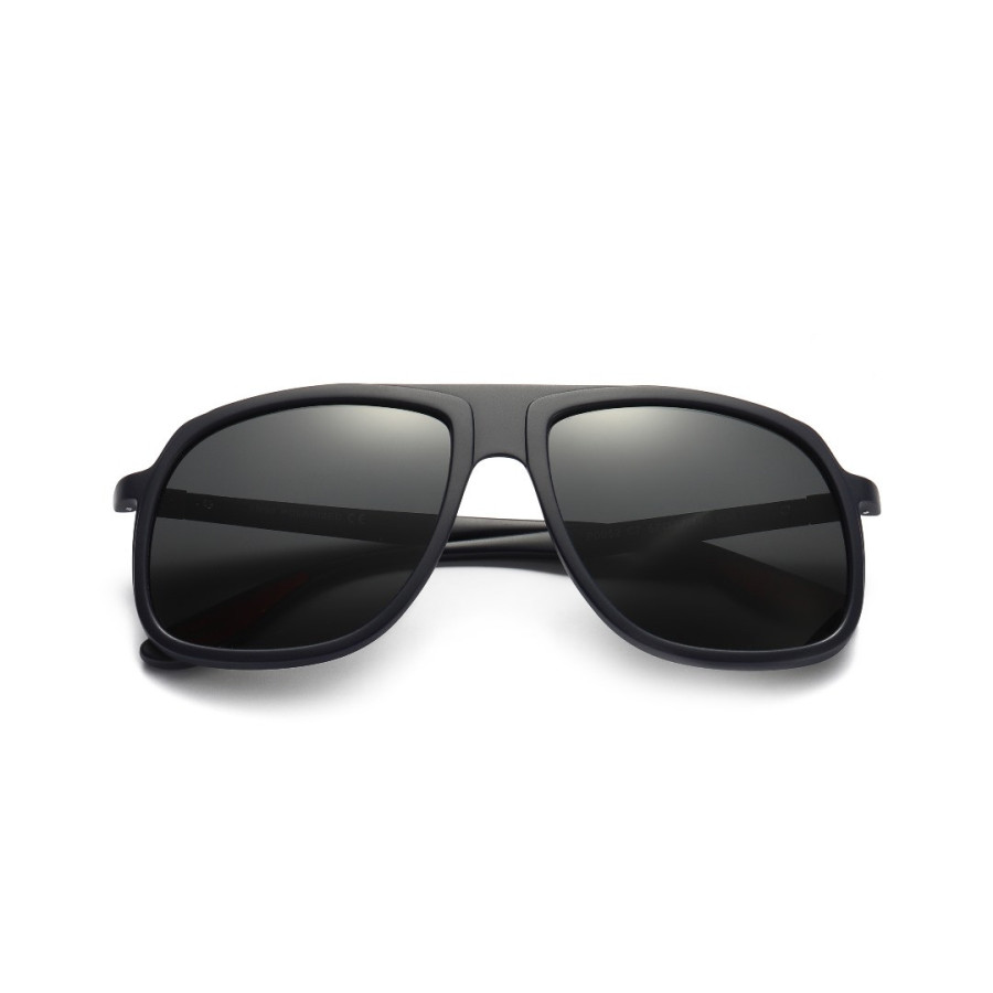 Gafas de sol con diseño moderno y deportivo, elaboradas en material TR