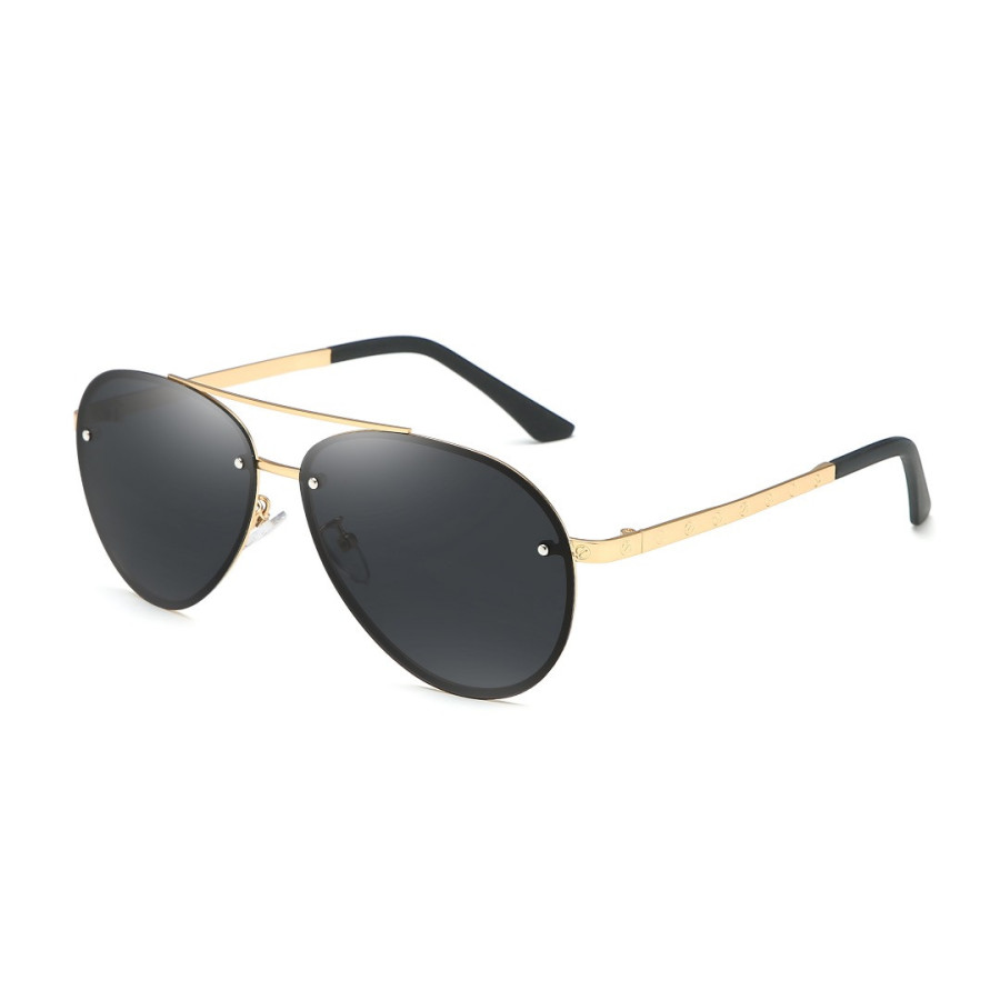 Gafas tipo aviador con montura metálica dorada y lentes oscuros Gafas tipo aviador con montura metálica dorada y lentes oscuros