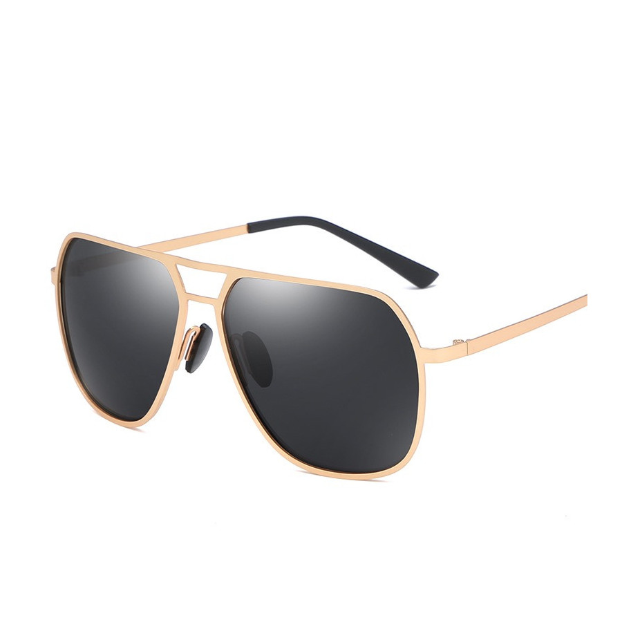 Gafas tipo aviador con montura metálica dorada y lentes oscuros Gafas tipo aviador con montura metálica dorada y lentes oscuros